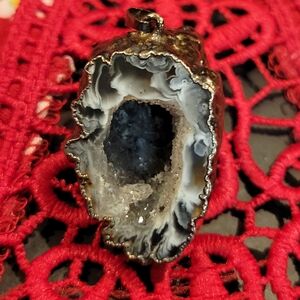 Elegant Geode Pendant Necklace